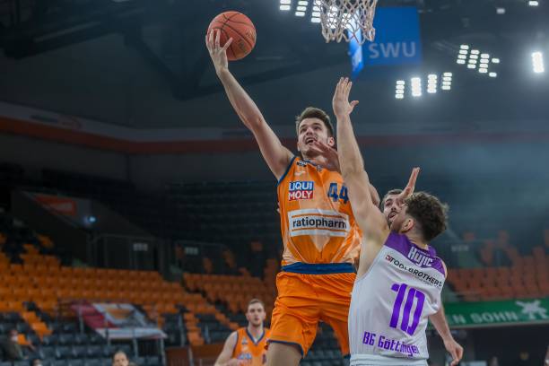 都牵动着球 都牵动着球