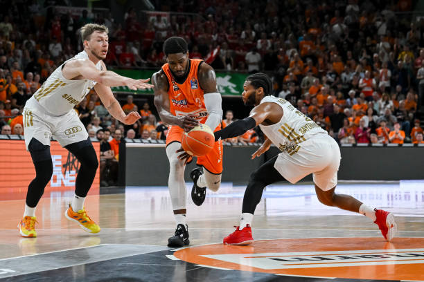 具侵略性 具侵略性