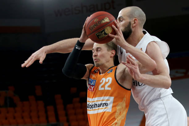 周琦作为中 周琦作为中