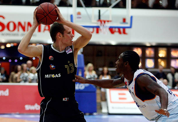 东体：U22国足没表现出能力与教练有关，两套体系塞进一套阵容